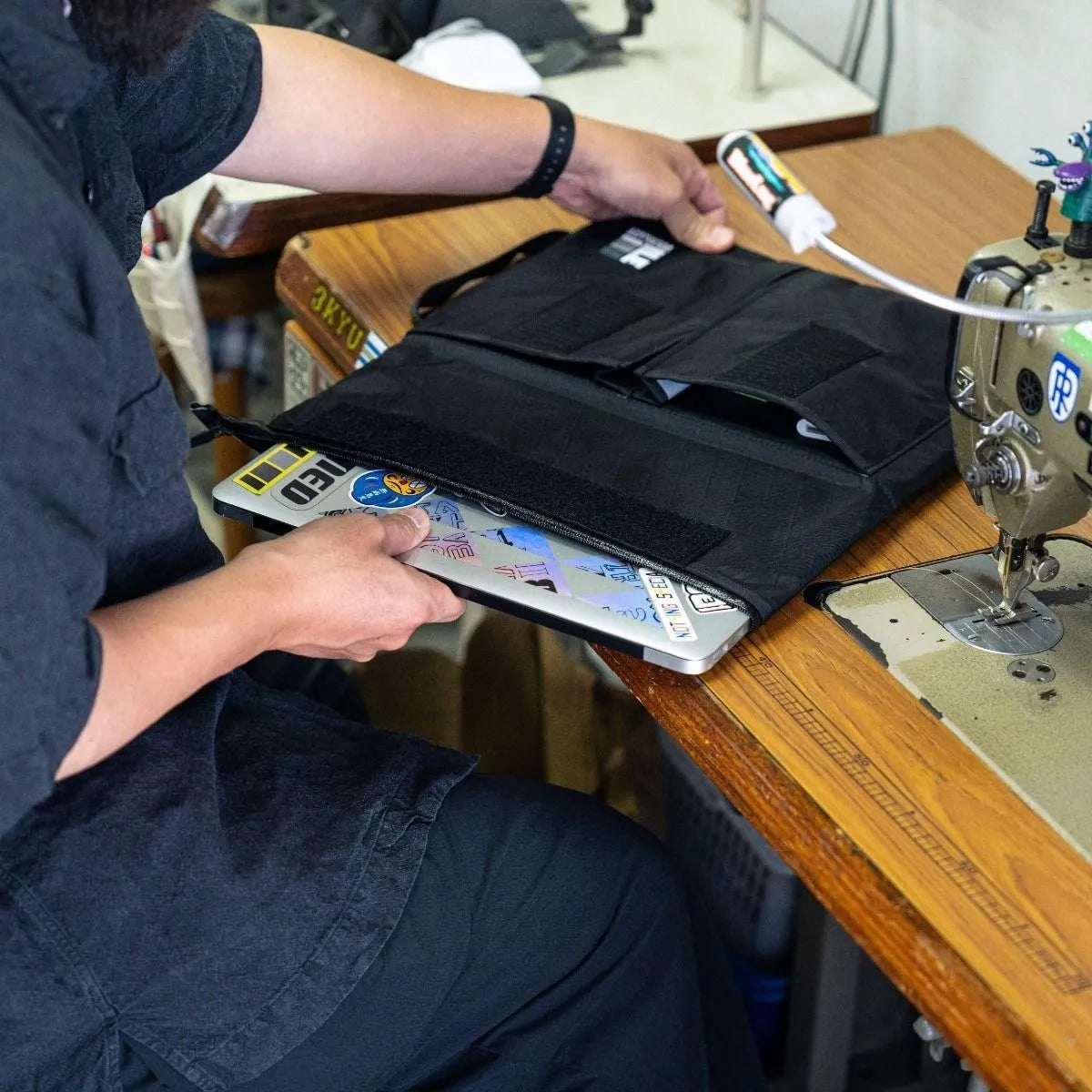 ILE Laptop Sleeve X-PAC Blaze 16インチ ノートPCスリーブ MacBook Pro 16対応 インサイドラインエキップメント