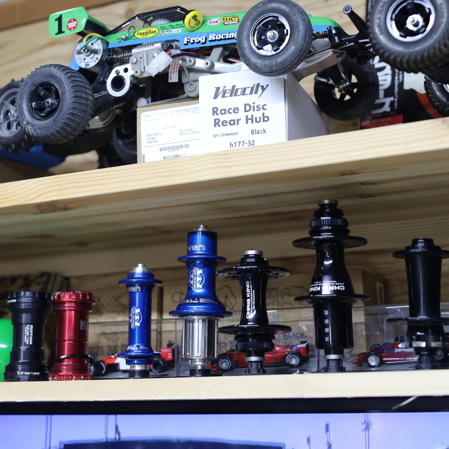 WHITE INDUSTRIES 前後ハブ T11 ブルー 32H Q/R Cassette Hub