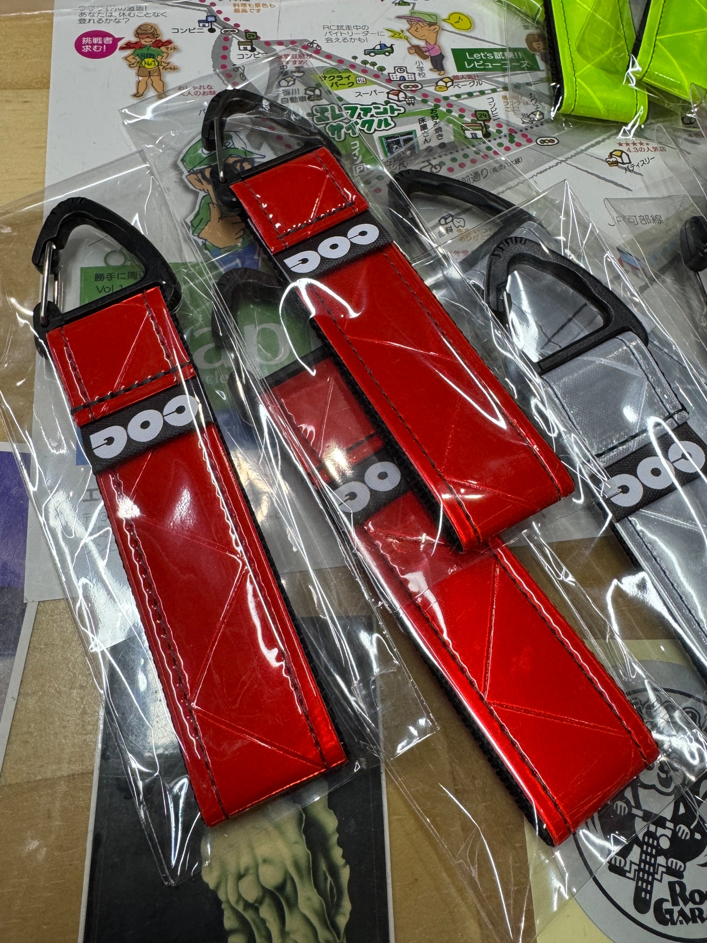 Visionary Souvenir Reflector Tag|おしゃれなリフレクタータグ・キーホルダー(COG ブラック / ホワイト)