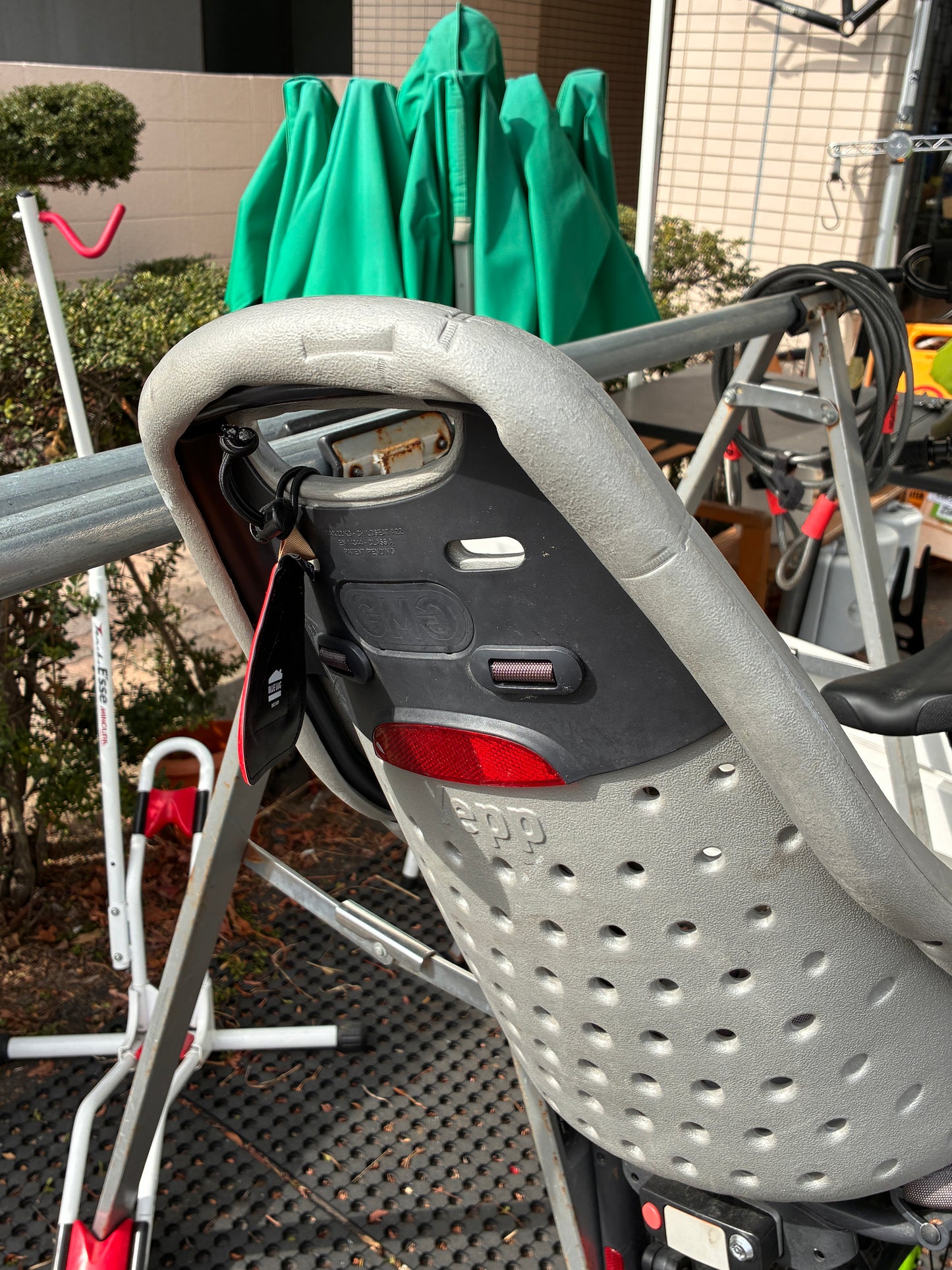 私物中古品 スーリー イエップ マキシ チャイルドシート シルバー Thule Yepp Maxi 自転車用