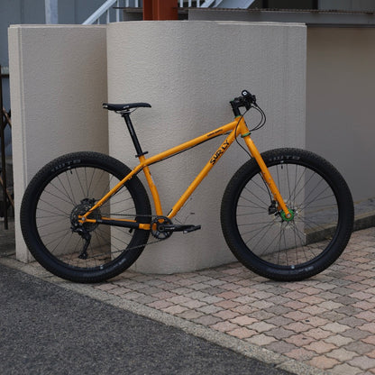 【委託販売｜中古カスタム車】 SURLY KARATE MONKEY（サーリー カラテモンキー）第3世代前期｜Mサイズ｜クリスキング“マットエメラルド”× XT 11Sカスタム