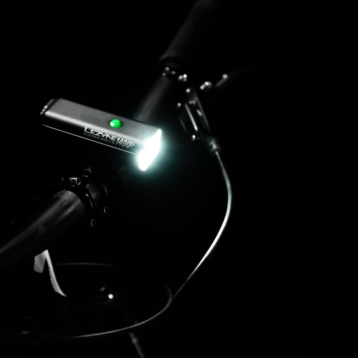 LEZYNE MACRO DRIVE 1400+ フロントライト 1400ルーメン USB-C充電 防水 IPX7 ロードバイク MTB 自転車 ライト レザイン