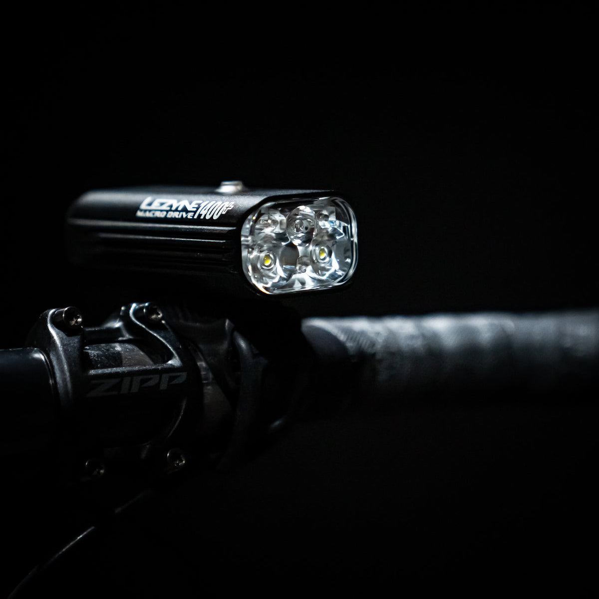 LEZYNE MACRO DRIVE 1400+ フロントライト 1400ルーメン USB-C充電 防水 IPX7 ロードバイク MTB 自転車 ライト レザイン