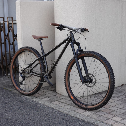 【即納OK｜RAWペイント×サス仕様】Surly KRAMPUS（クランパス）カスタム完成車｜Sサイズ｜トレイル対応MTB
