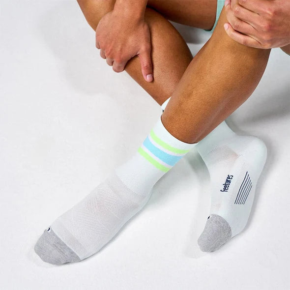 FEETURES フィーチャーズ Elite Light Cushion Mini Crew エリート ライトクッション ミニクルー ソックス Mint Bounce ミントバウンス M/L ランニングソックス サイクリング 靴下 スポーツソックス 左右専用設計 アーチサポート 薄手クッション