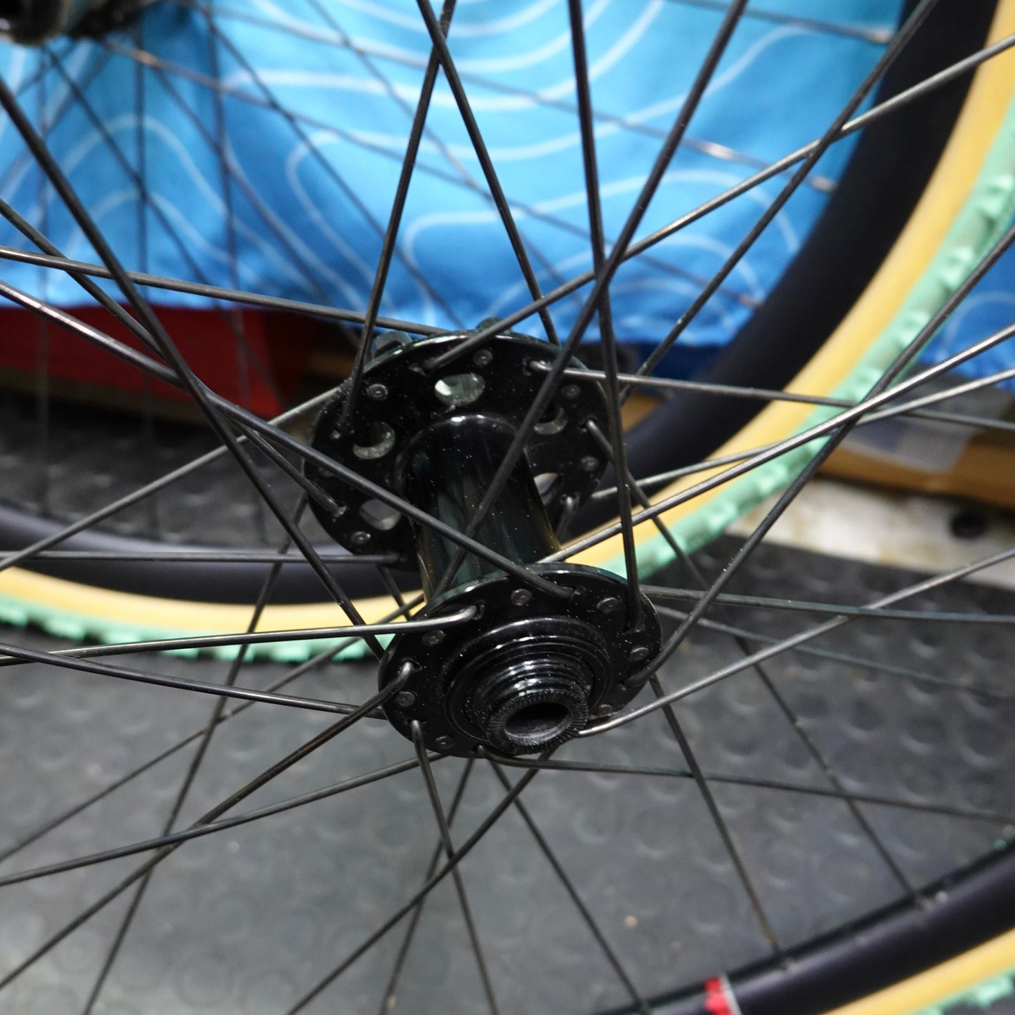 Velocity Aileron 650B カスタムホイールセット （Surly Midnight Special純正ハブ / 前後スルーアクスル仕様 × DT SWISSスポーク / 6ボルト仕様）