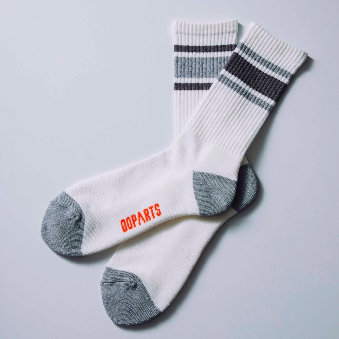 OOPARTS Asymmetric Line Sox "0010"｜日本製アシンメトリーラインソックス｜White / Grey｜奈良生産・高品質・アメカジ・自転車にも最適（24–28cm）