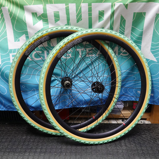 Velocity Aileron 650B カスタムホイールセット （Surly Midnight Special純正ハブ / 前後スルーアクスル仕様 × DT SWISSスポーク / 6ボルト仕様）