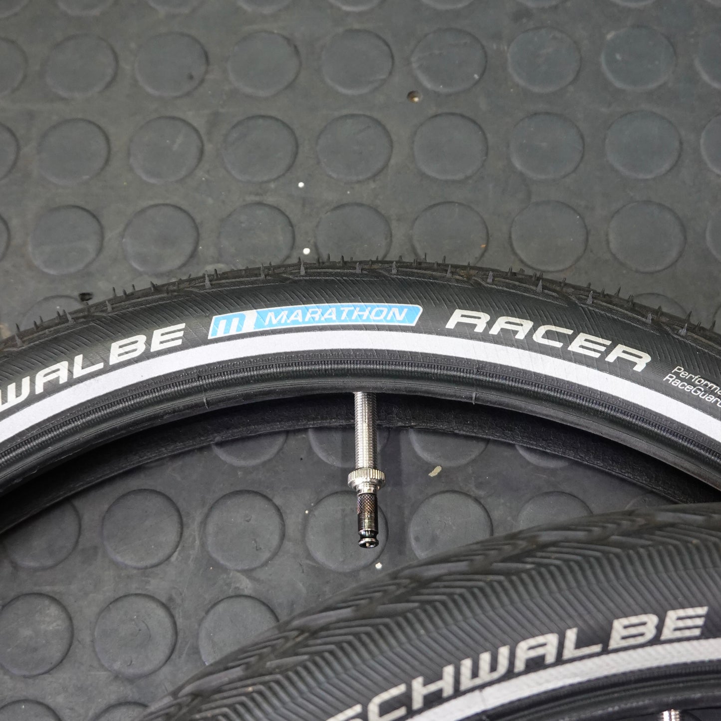 【私物中古】birdy専用 SCHWALBE 前後タイヤ・チューブセット マラソンレーサー／マラソン18×1.65（廃盤）クリックバルブ仕様