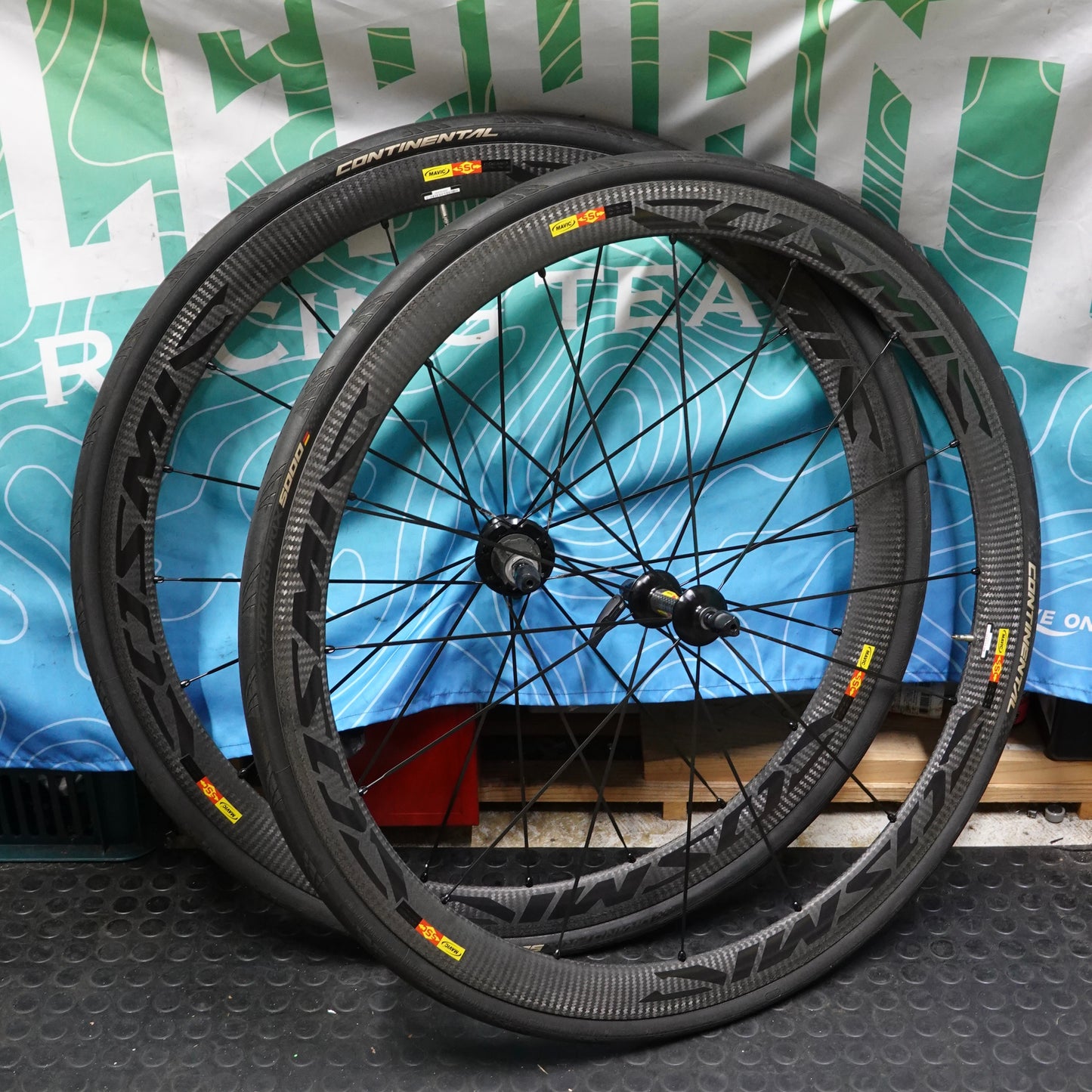 【中古美品】MAVIC COSMIC CARBONE 40 リムブレーキ クリンチャー 700C ホイールセット カンパフリー シマノ交換可 マビック コスミック エアロ カーボン ele1681