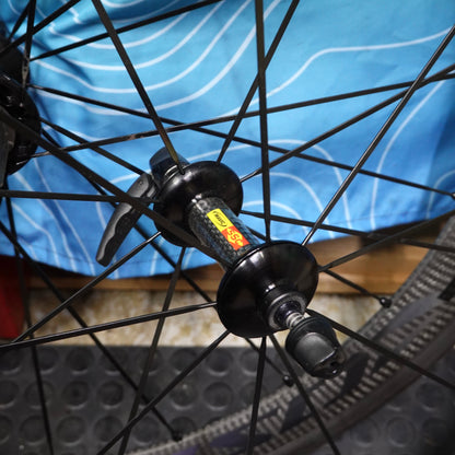 【中古美品】MAVIC COSMIC CARBONE 40 リムブレーキ クリンチャー 700C ホイールセット カンパフリー シマノ交換可 マビック コスミック エアロ カーボン ele1681