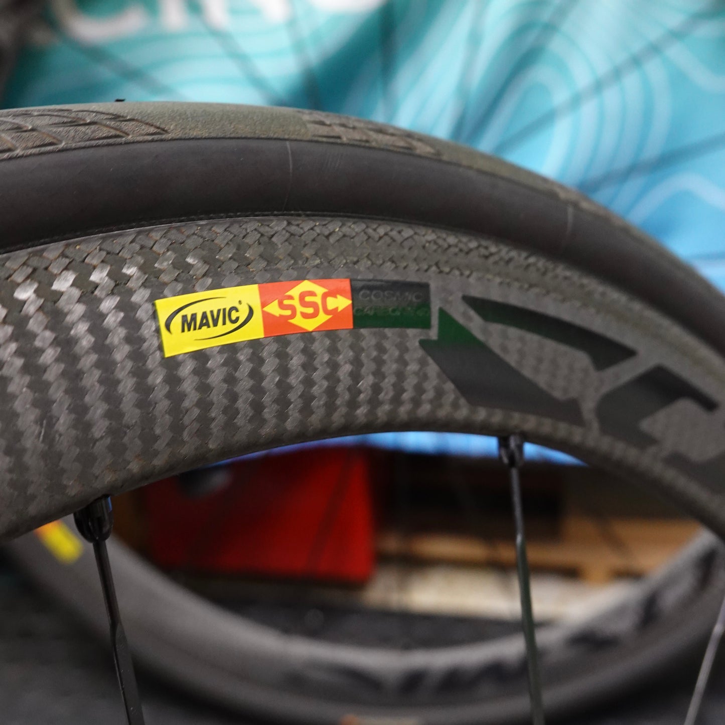【中古美品】MAVIC COSMIC CARBONE 40 リムブレーキ クリンチャー 700C ホイールセット カンパフリー シマノ交換可 マビック コスミック エアロ カーボン ele1681