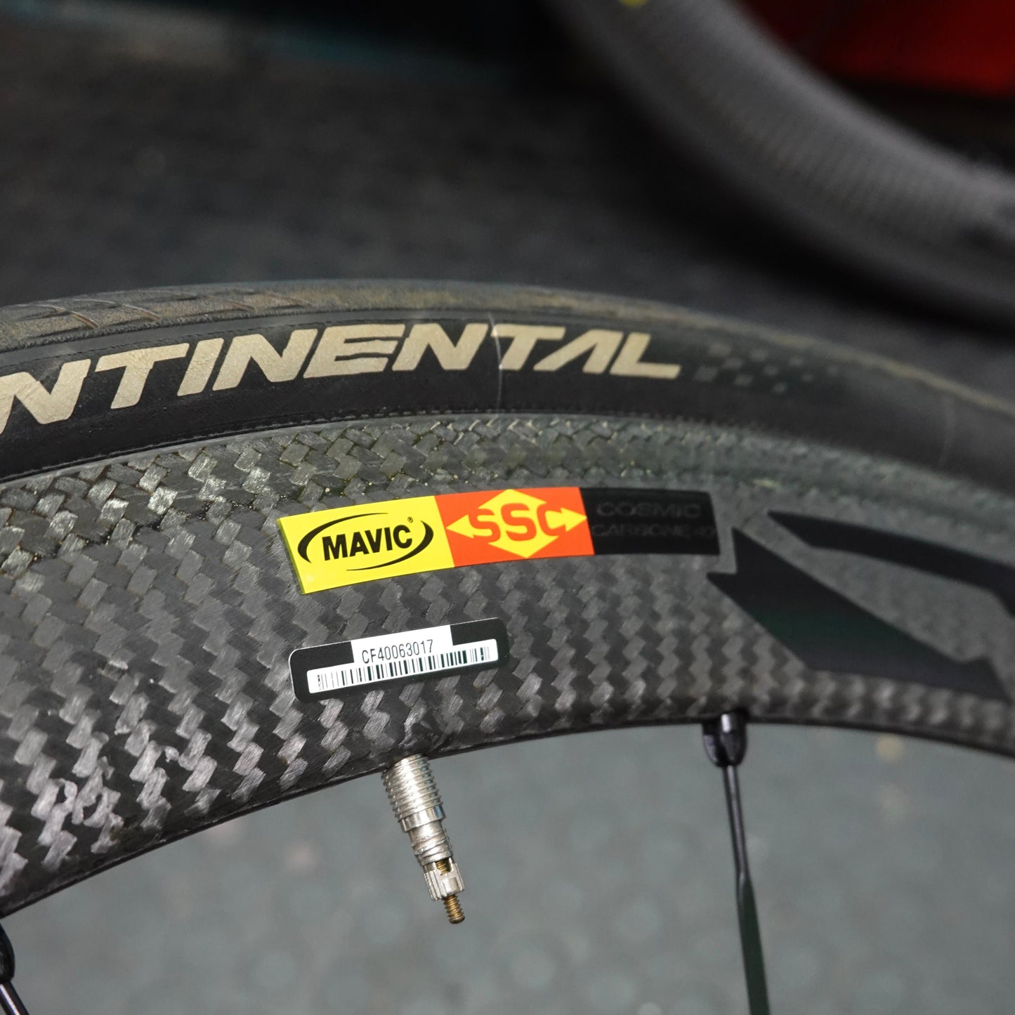 【中古美品】MAVIC COSMIC CARBONE 40 リムブレーキ クリンチャー 700C ホイールセット カンパフリー シマノ交換可 マビック コスミック エアロ カーボン ele1681