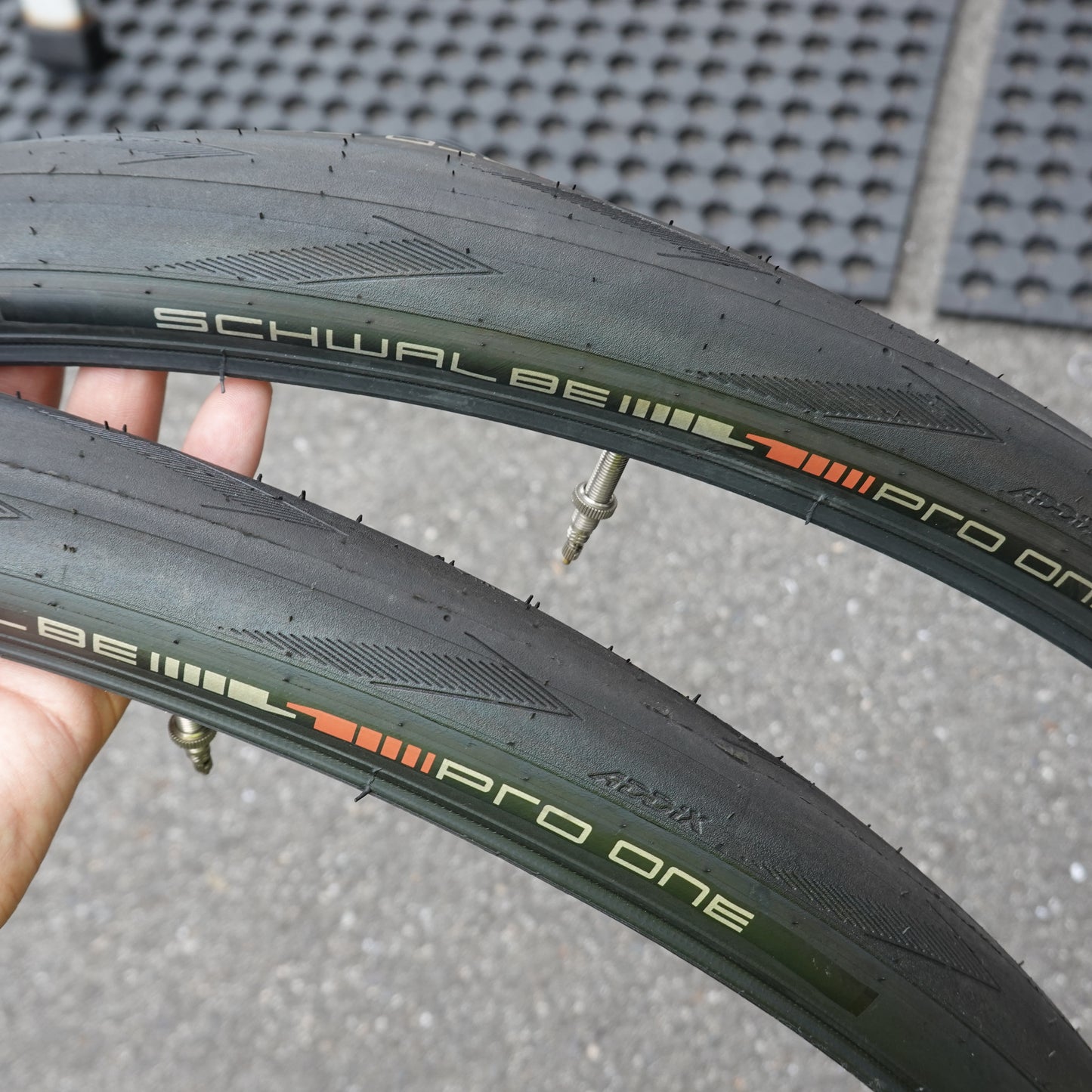 中古 SCHWALBE PRO ONE 700×32C 2本セット チューブ付