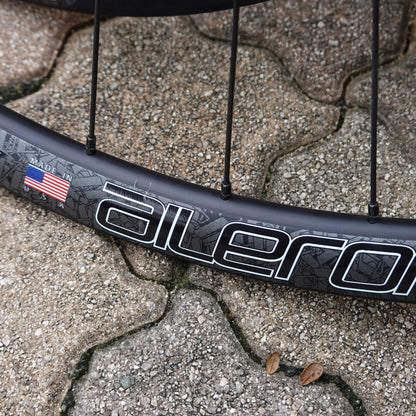 中古　クリスキング R45 DISC × ベロシティ Aileron（イルロン）700C 前後セット