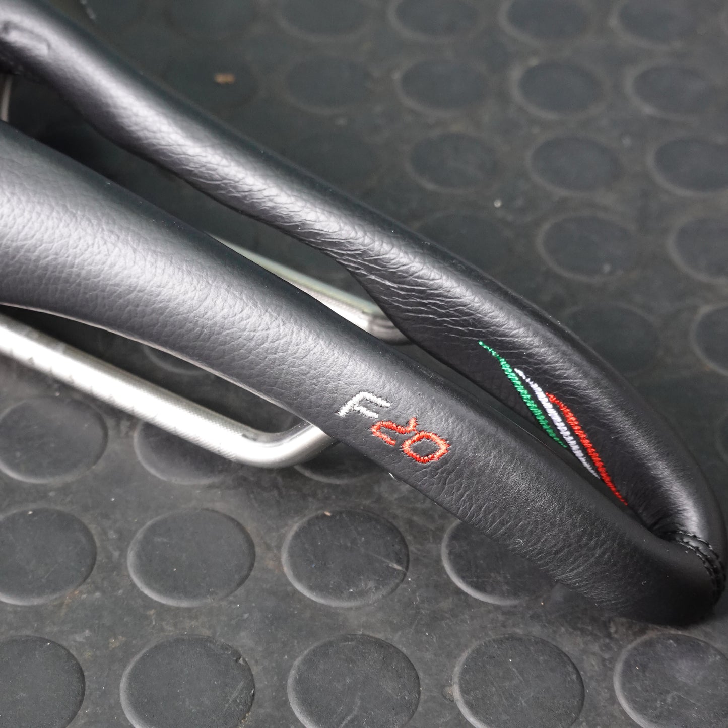 中古 SELLE SMP F20 サドル