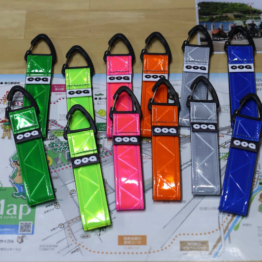 Visionary Souvenir Reflector Tag｜おしゃれなリフレクタータグ・キーホルダー（COG ブラック / ホワイト）