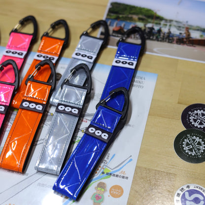 Visionary Souvenir Reflector Tag｜おしゃれなリフレクタータグ・キーホルダー（COG ブラック / ホワイト）