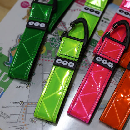 Visionary Souvenir Reflector Tag｜おしゃれなリフレクタータグ・キーホルダー（COG ブラック / ホワイト）