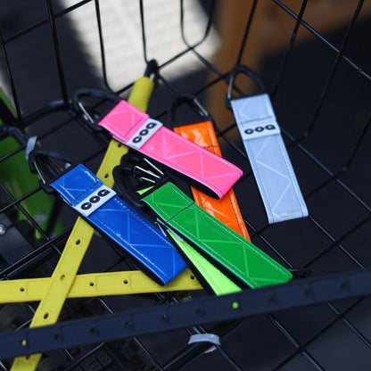 Visionary Souvenir Reflector Tag｜おしゃれなリフレクタータグ・キーホルダー（COG ブラック / ホワイト）