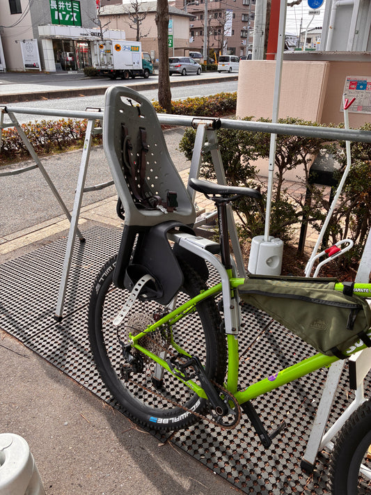 私物中古品　スーリー イエップ マキシ チャイルドシート シルバー Thule Yepp Maxi 自転車用