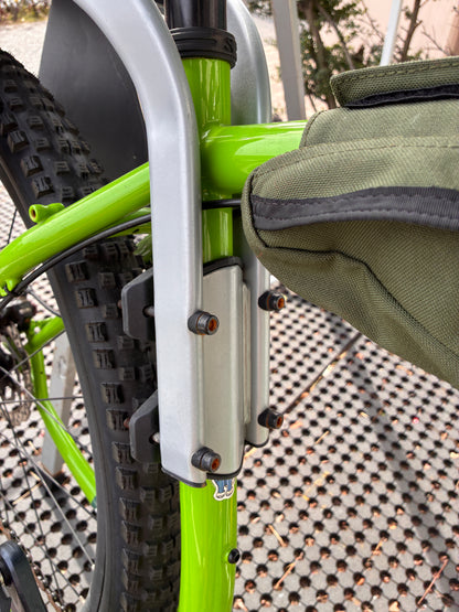 私物中古品　スーリー イエップ マキシ チャイルドシート シルバー Thule Yepp Maxi 自転車用