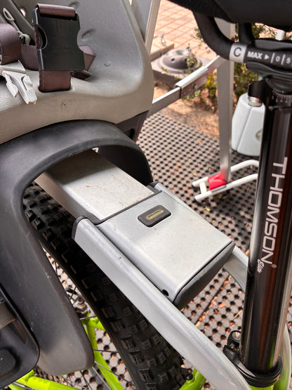 私物中古品　スーリー イエップ マキシ チャイルドシート シルバー Thule Yepp Maxi 自転車用