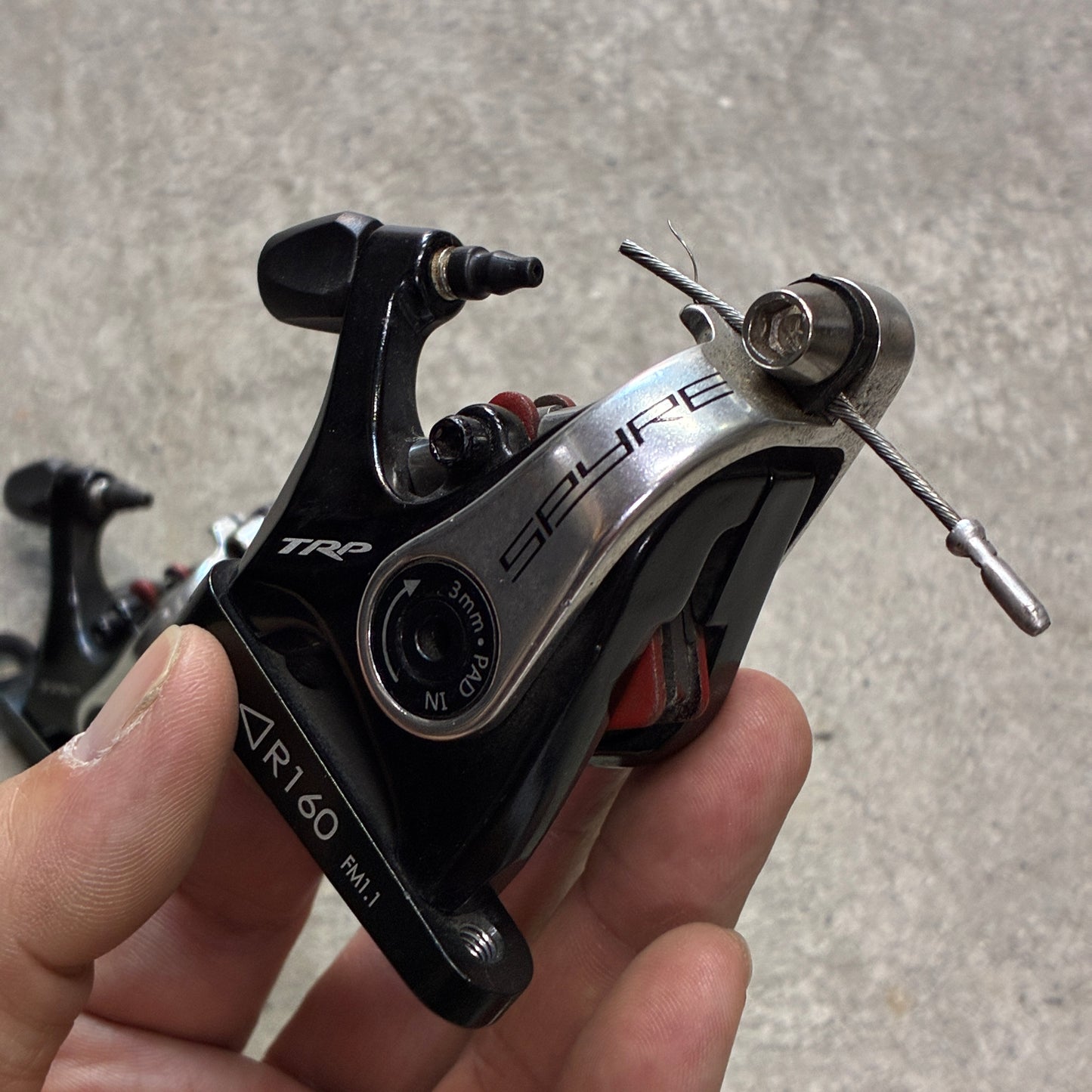 中古　TRP SPYRE FLAT MOUNT ディスクブレーキキャリパー 前後セット