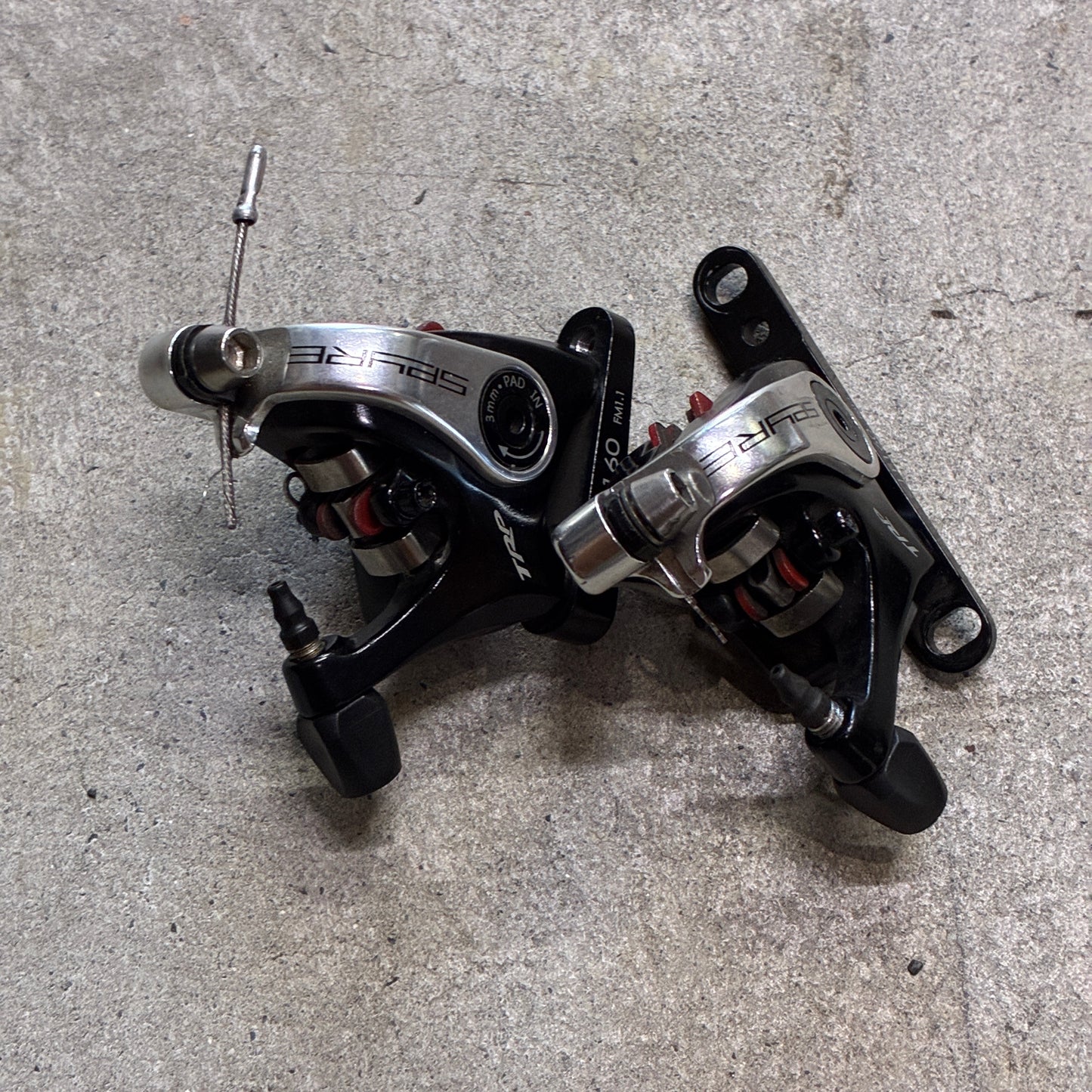 中古　TRP SPYRE FLAT MOUNT ディスクブレーキキャリパー 前後セット
