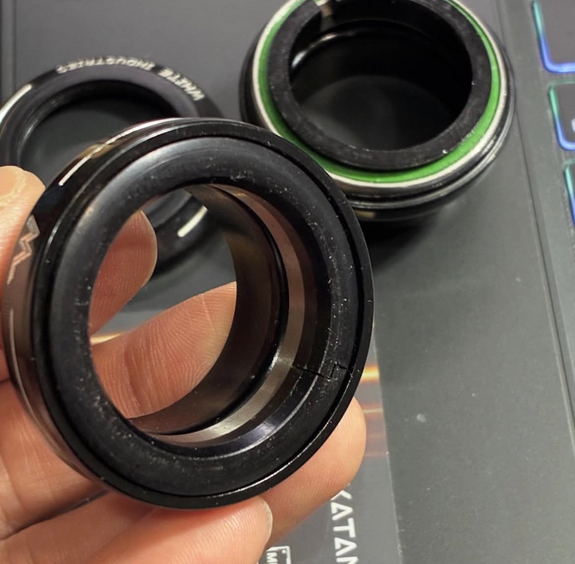 中古　WHITE INDUSTRIES ヘッドパーツ 1-1/8 オーバーサイズ