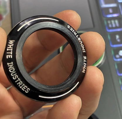 中古　WHITE INDUSTRIES ヘッドパーツ 1-1/8 オーバーサイズ