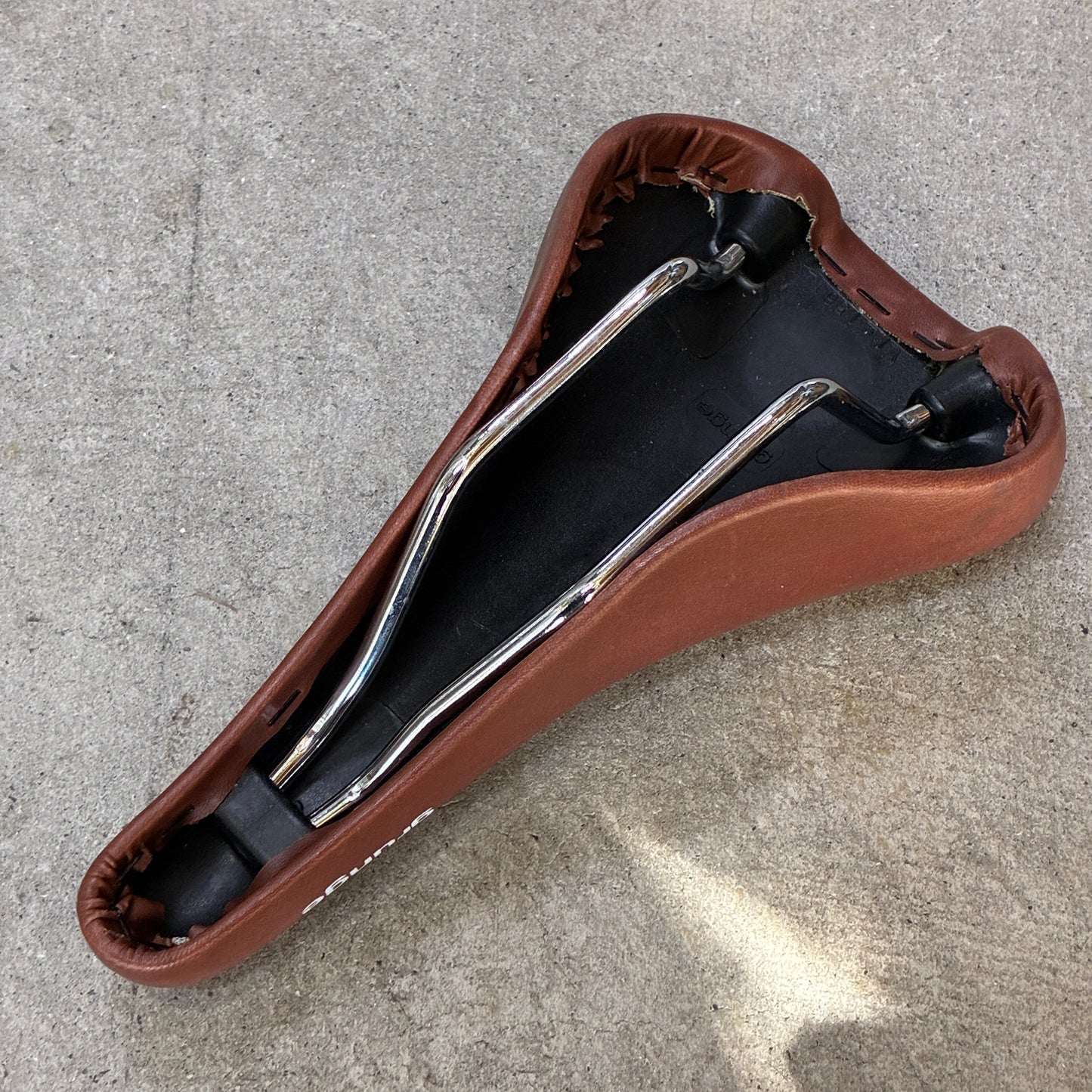 中古　並品　グランジ サドル