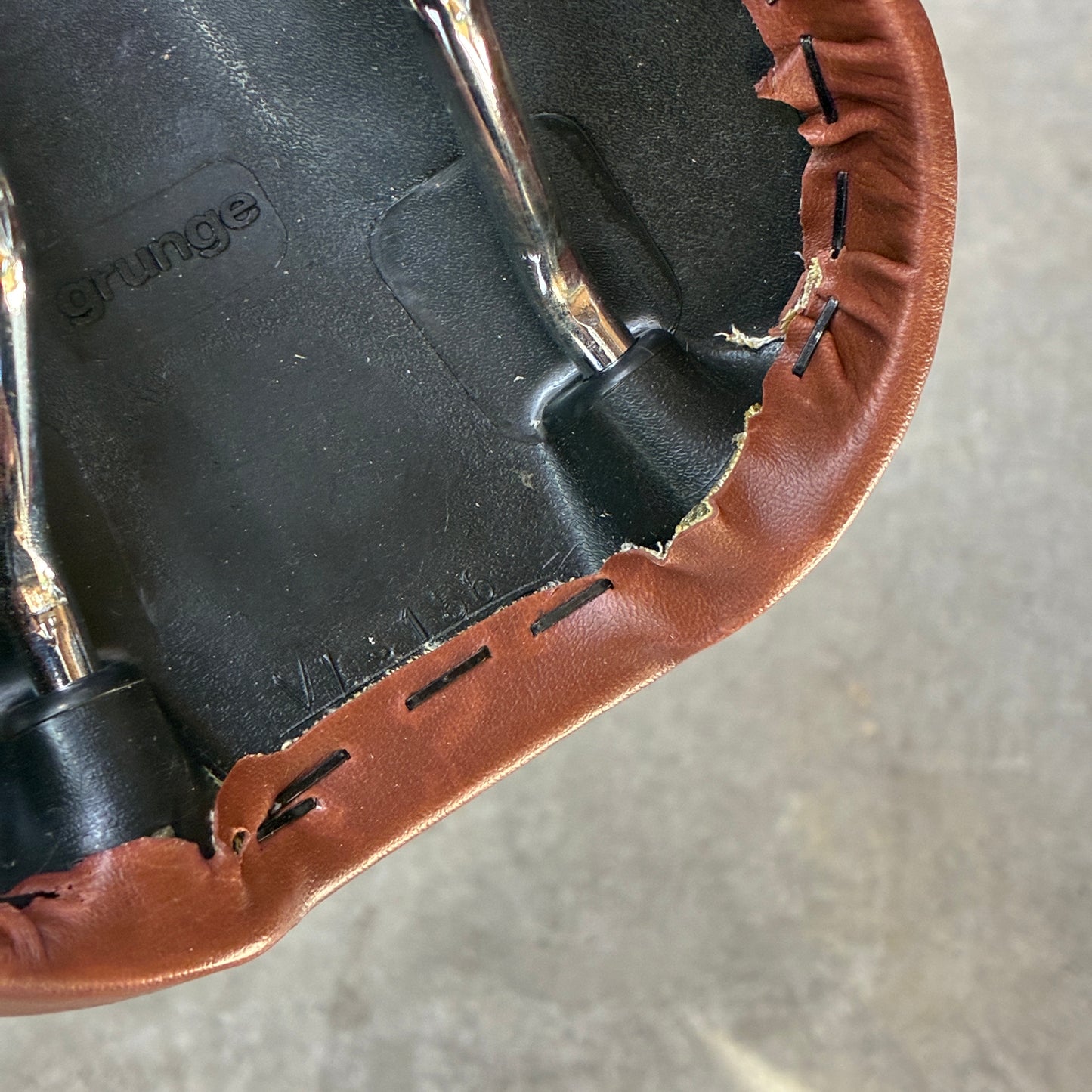 中古　並品　グランジ サドル