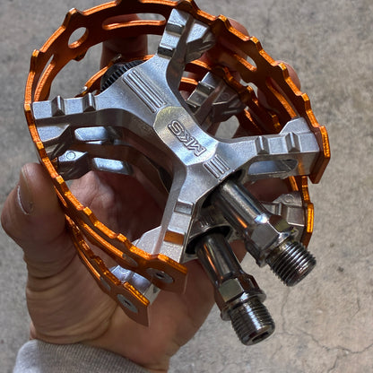 中古　並品　MKS XC-III Bear Trap Pedal（オレンジ）