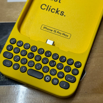 【私物中古】Clicks Keyboard for iPhone 15 Pro max用