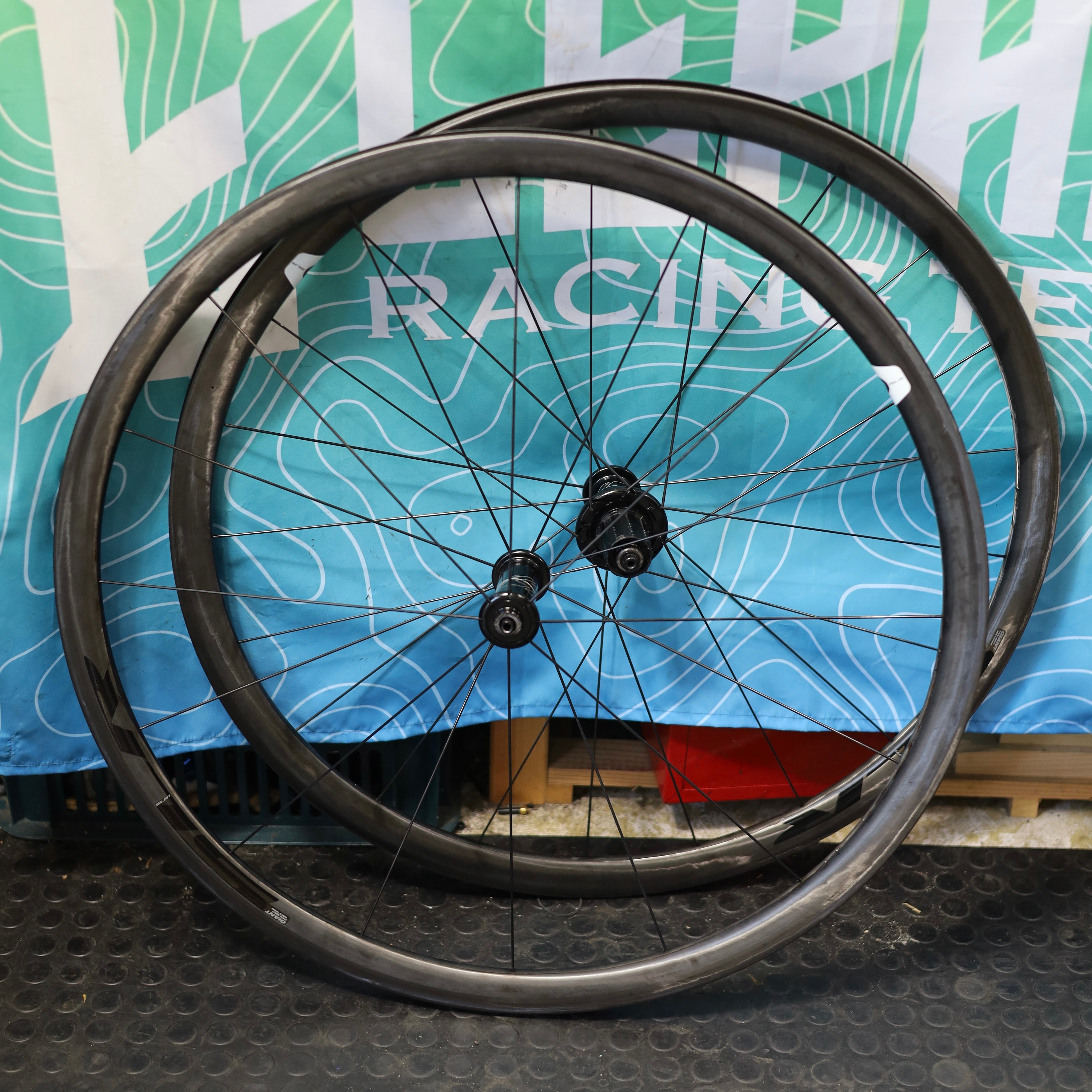 GIANT SLR1 フルカーボンリム幅23mm リム高30mm