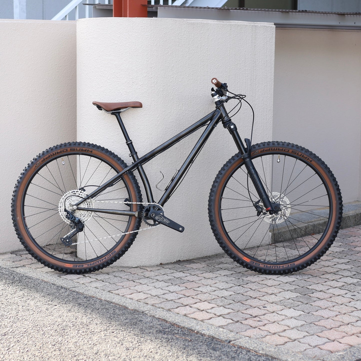 【即納OK｜RAWペイント×サス仕様】Surly KRAMPUS（クランパス）カスタム完成車｜Sサイズ｜トレイル対応MTB