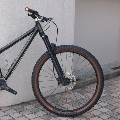 【即納OK｜RAWペイント×サス仕様】Surly KRAMPUS（クランパス）カスタム完成車｜Sサイズ｜トレイル対応MTB