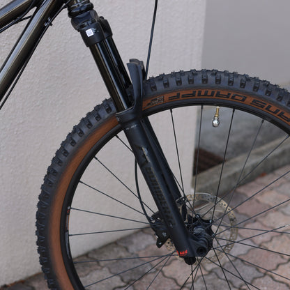 【即納OK｜RAWペイント×サス仕様】Surly KRAMPUS（クランパス）カスタム完成車｜Sサイズ｜トレイル対応MTB