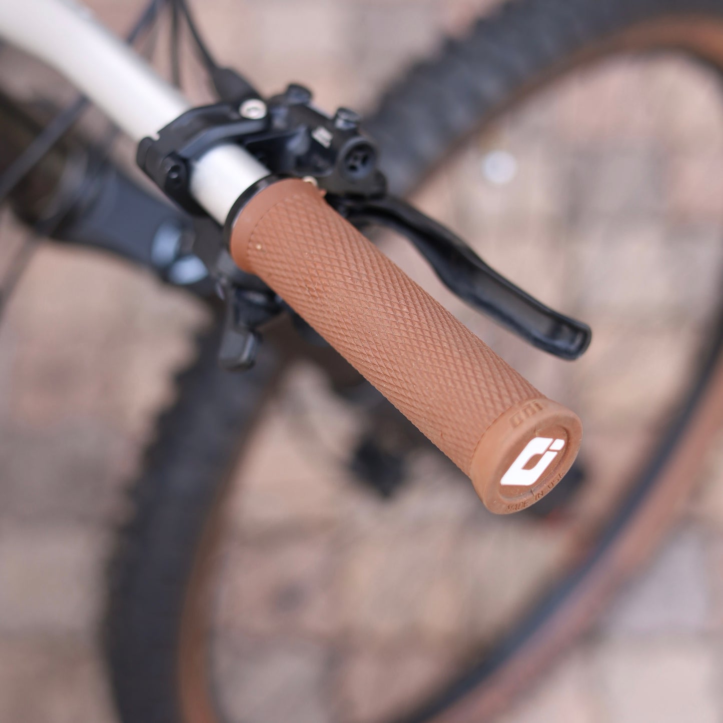 【即納OK｜RAWペイント×サス仕様】Surly KRAMPUS（クランパス）カスタム完成車｜Sサイズ｜トレイル対応MTB