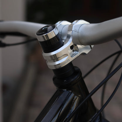 【即納OK｜RAWペイント×サス仕様】Surly KRAMPUS（クランパス）カスタム完成車｜Sサイズ｜トレイル対応MTB