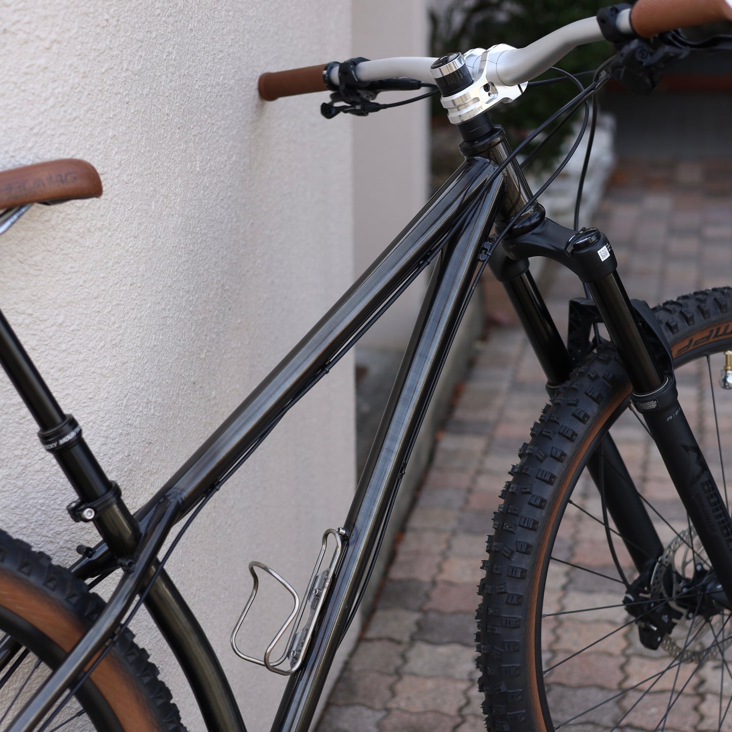 【即納OK｜RAWペイント×サス仕様】Surly KRAMPUS（クランパス）カスタム完成車｜Sサイズ｜トレイル対応MTB