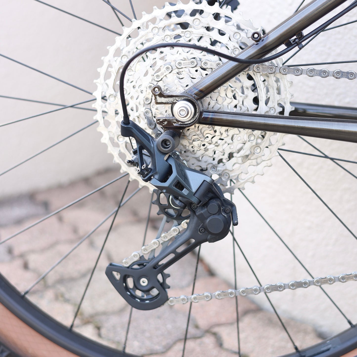 【即納OK｜RAWペイント×サス仕様】Surly KRAMPUS（クランパス）カスタム完成車｜Sサイズ｜トレイル対応MTB