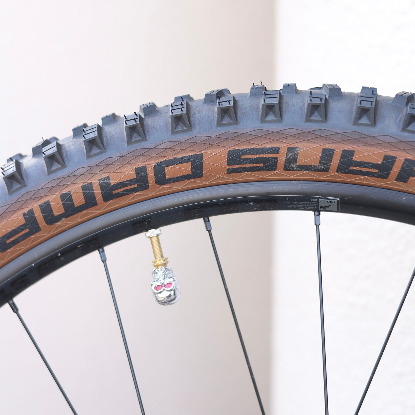【即納OK｜RAWペイント×サス仕様】Surly KRAMPUS（クランパス）カスタム完成車｜Sサイズ｜トレイル対応MTB