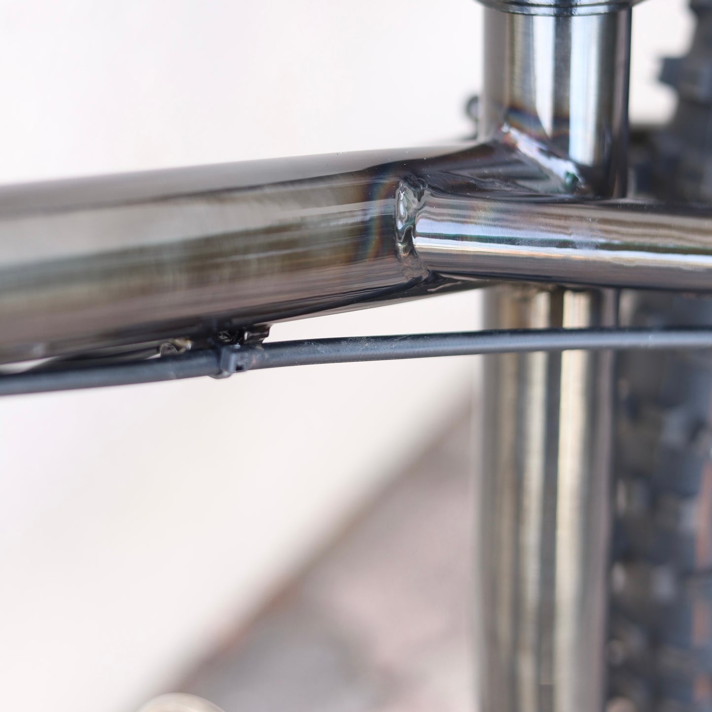 【即納OK｜RAWペイント×サス仕様】Surly KRAMPUS（クランパス）カスタム完成車｜Sサイズ｜トレイル対応MTB