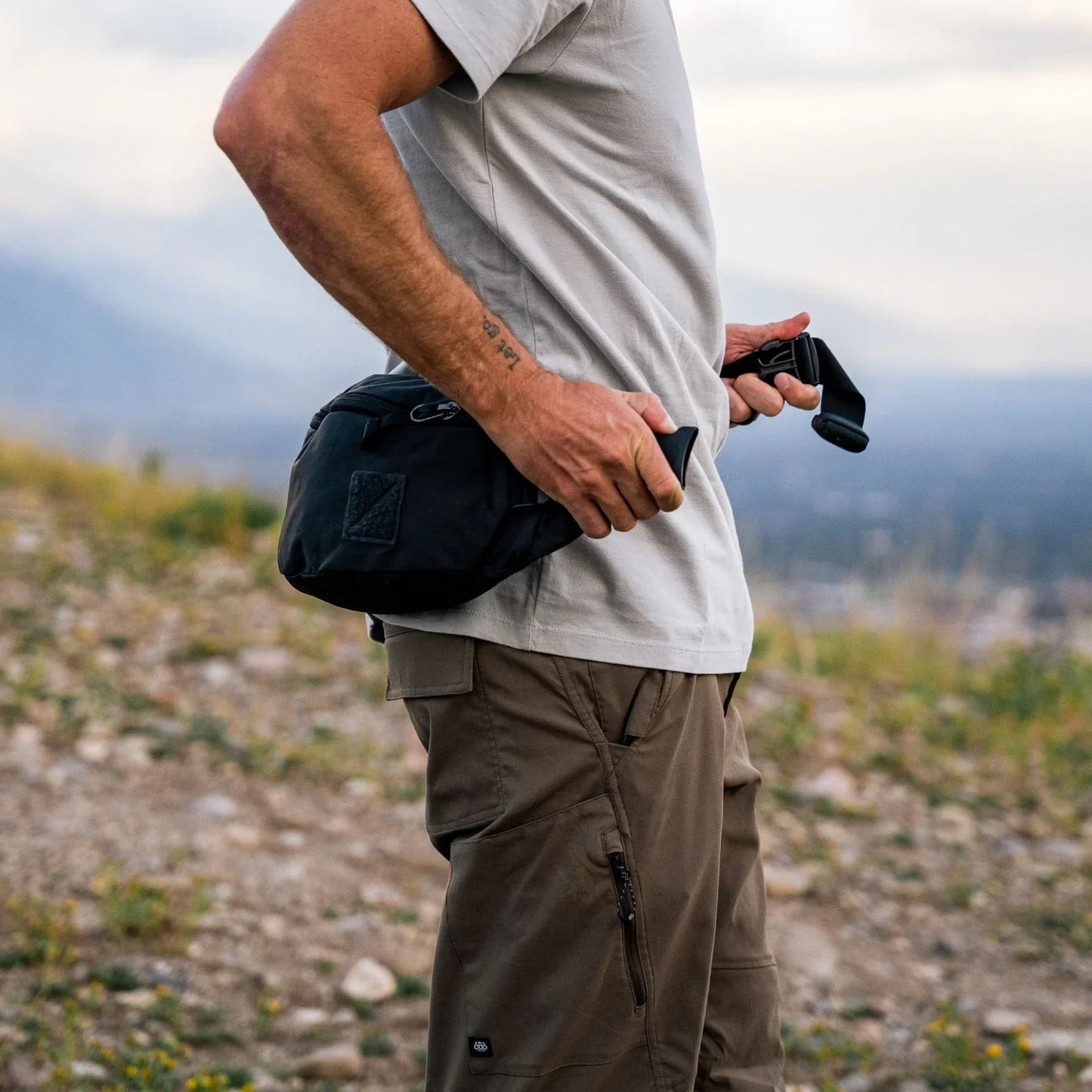 EVERGOODS MOUNTAIN HIP PACK 3.5L エバーグッズ マウンテン ヒップパック 3.5L ヒップバッグ スリングバッグ ボディバッグ 3.5L 軽量 アウトドア 通勤 通学 旅行