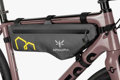 APIDURA エクスペディション・フレームパック（4.5L）